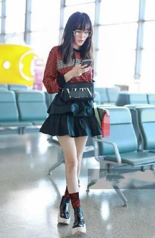 张天爱写真科幻大片曝光，一身金属光泽造型，网友：这是什么操作