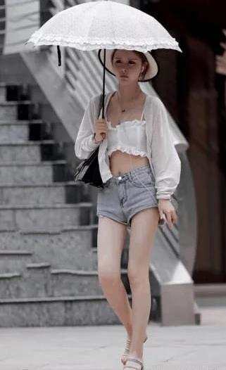 街拍: 遇到图5小姐姐, 我的心躁动了