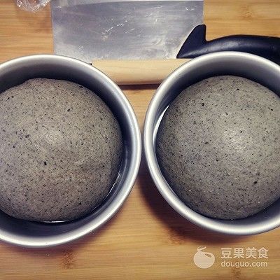  【黑芝麻】黑芝麻奶酪包的做法