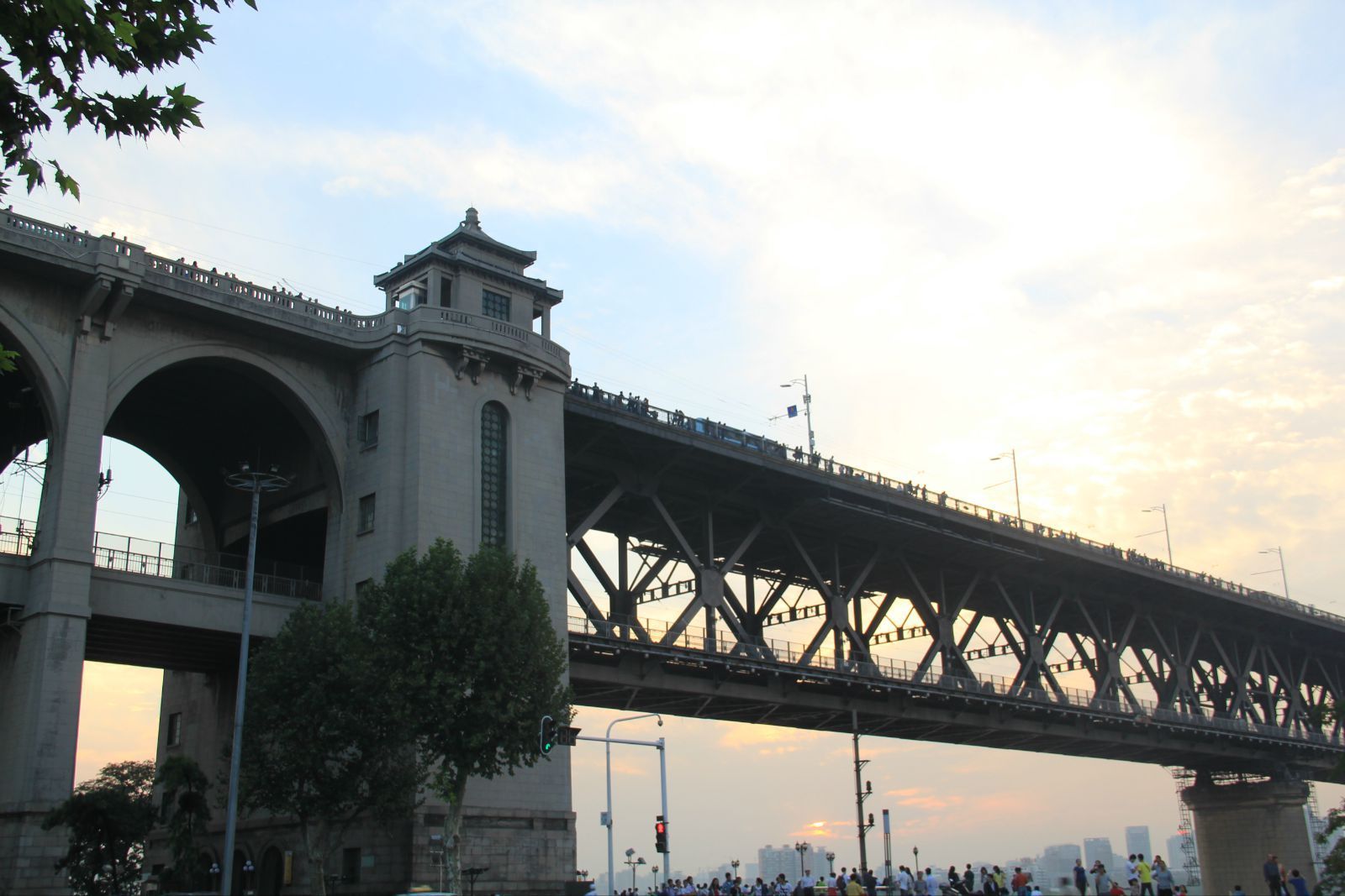 我国靠一个城市就带动的3个省，一个是湖南，一个在西部