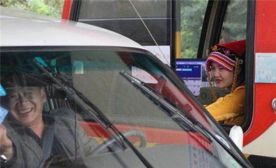 高速公路的收费员月薪3000元左右，为何很多人抢着去做？