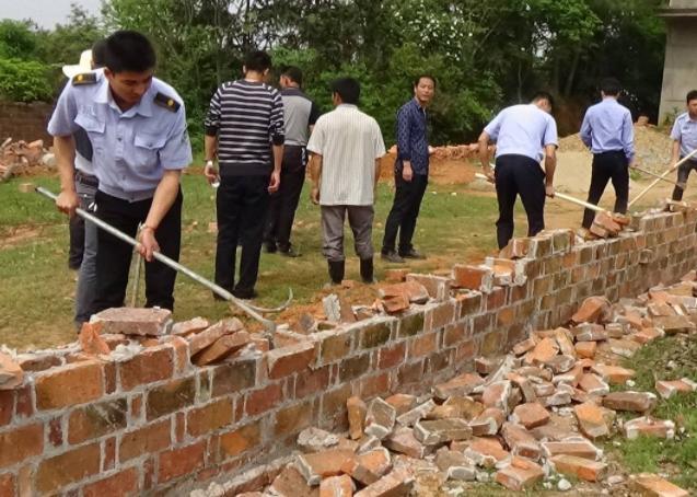 农村建房前要“留心”，建房时要“细心”，别不“上心”