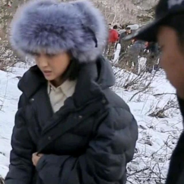 佟丽娅帮群演搓脚视频