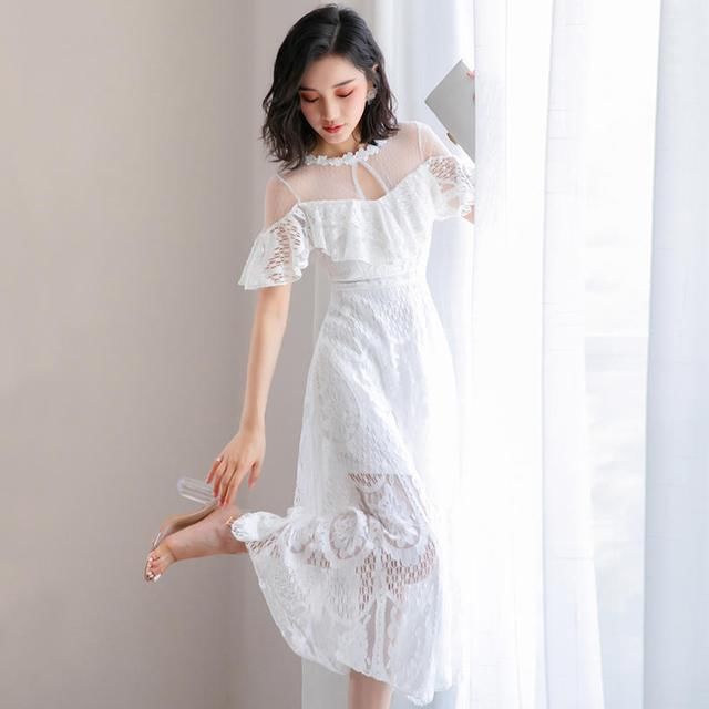 40岁女人试试蕾丝连衣裙,浪漫温柔塑造精致女人味