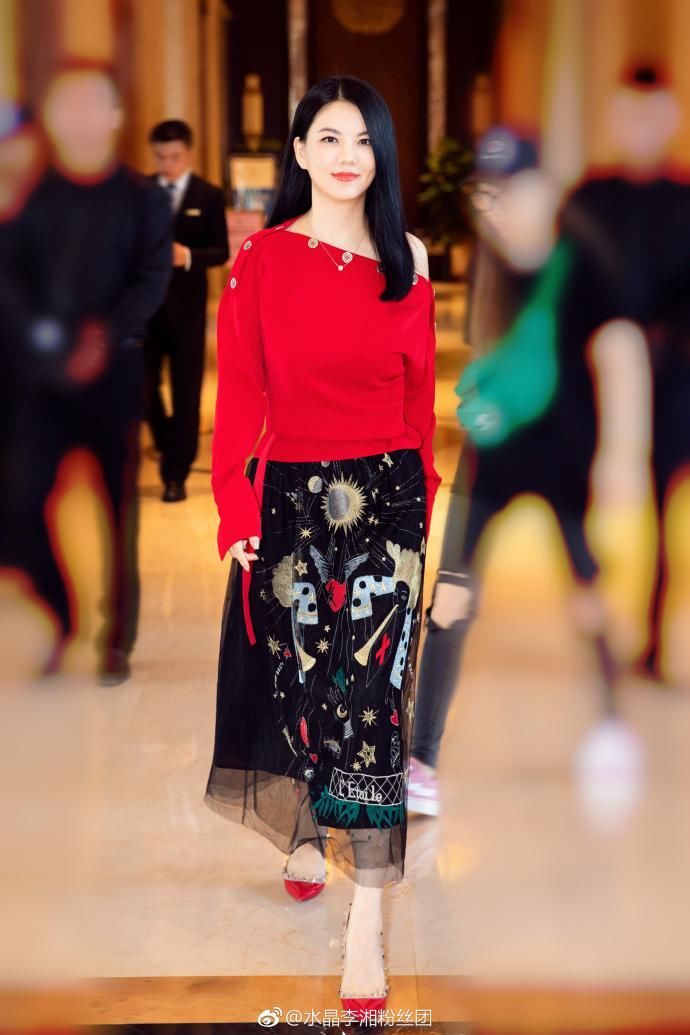 42岁李湘成功逆袭!瘦掉20斤不止 颜值爆表，穿衣品味直线上升