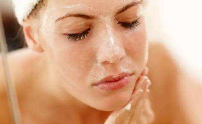 油性皮肤一到下午特别油，该怎么办?