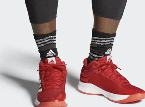  篮球鞋■Adidas Pro Spark 2018，性价比很高的实战低帮篮球鞋