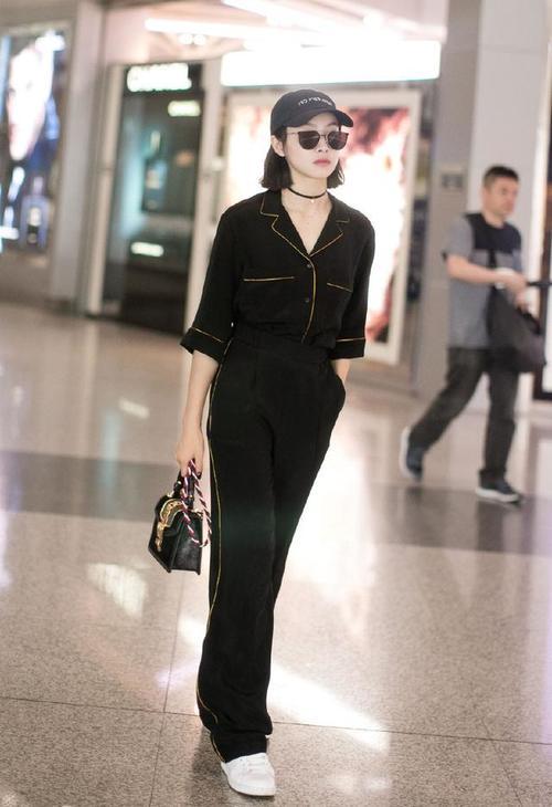 31岁宋茜厉害了！这么暴露的衣服都敢穿，网友：身材好太任性