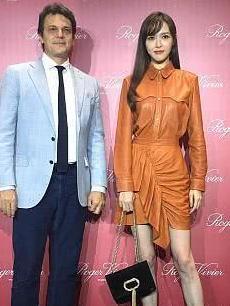 唐嫣又瘦了，一身黄色连衣皮裙展现完美身材，网友：又瘦又有料！