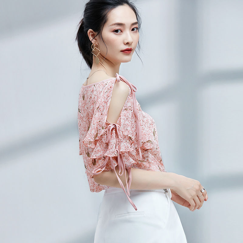 早秋别再穿裙子了，这洋气小衫+小脚裤，百搭显气质