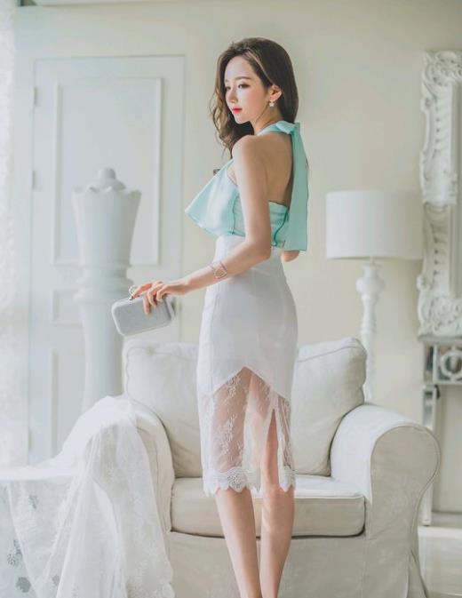 白色|李妍静,一件浅绿色背心配白色半身裙