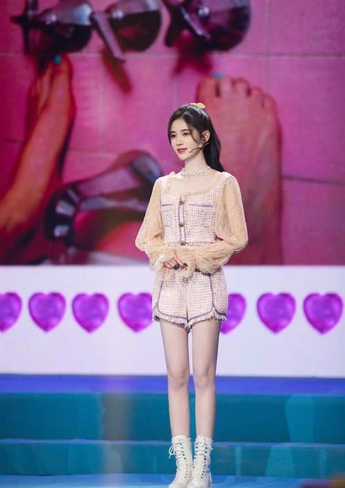  「各式不同」早春最流行的小香风，俏丽甜美又时髦，演绎你的独特摩登气息