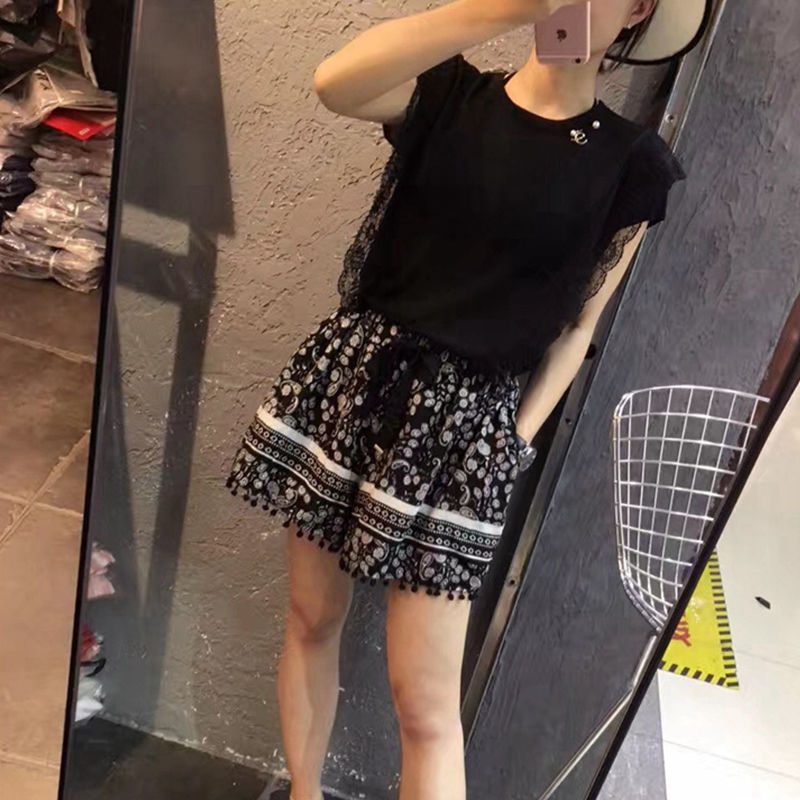 1米5老婆从不穿高跟鞋!出门时尚短套装+平底，看着有1米6