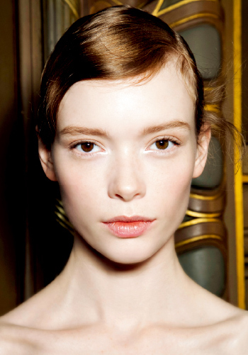 抬起高贵的头 护颈护肤抵御皱纹