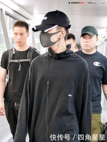 易烊千玺和蔡徐坤风格迥然不同, 一个小事儿暴露彼此差异