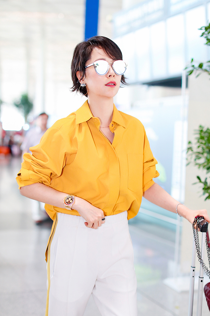 海清明丽造型现身 演绎初秋机场in时尚