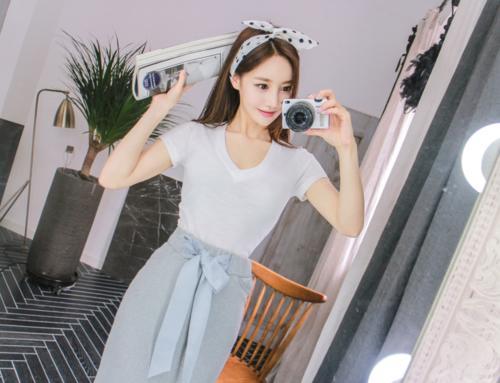 白皙阳光的紧身裙美女，展现与众不同的气质，吸引力十足！