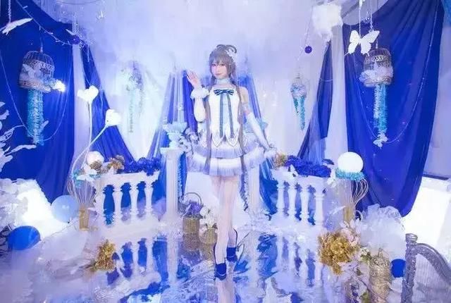 VOCALOID洛天依生日快乐 仙境般的白丝小姐姐 很美丽!