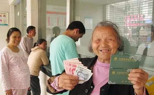 农村3类人偷着乐！“工资”又涨了，快找村干部领钱，没领的吃亏