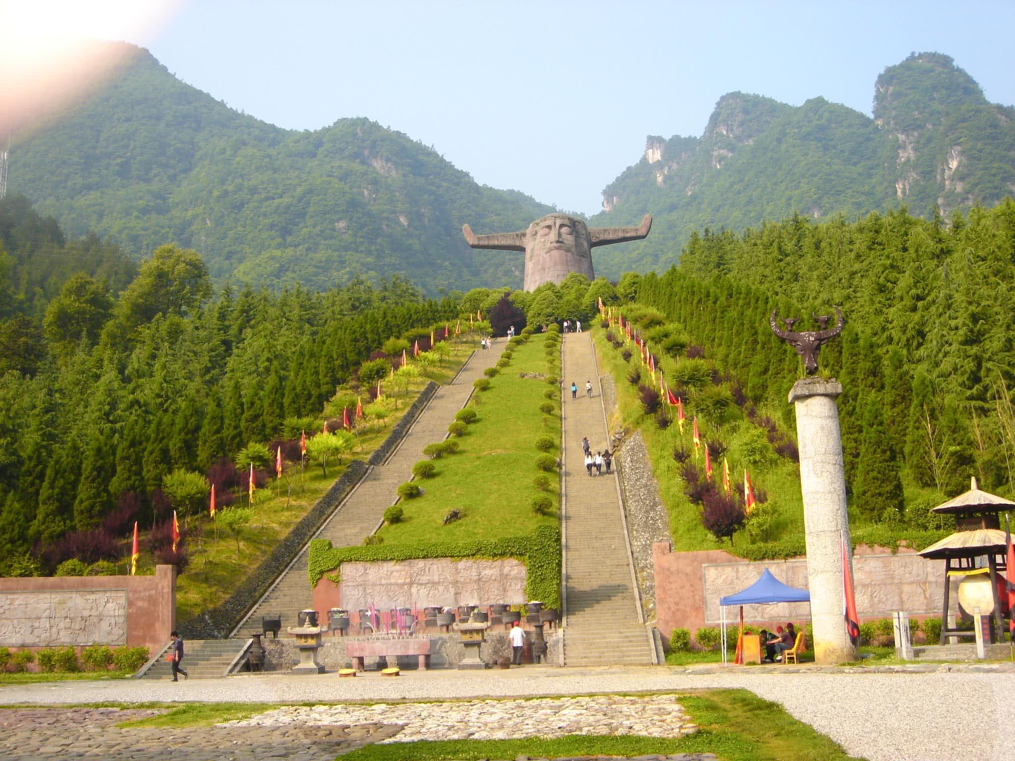 我国一景区出现野人:体长2米,手臂可达膝盖!力气超大!