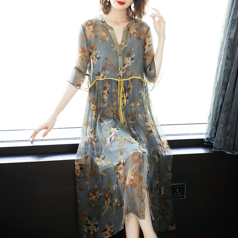 从香港回来，才知道现在流行“温柔裙”，比牛仔裤还耐穿，超嫩美