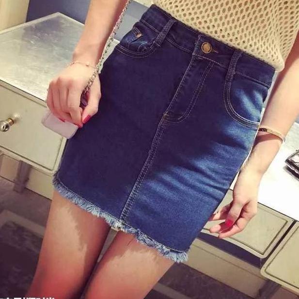 高跟黑丝配短裙，这才是这个夏天最性感的穿搭