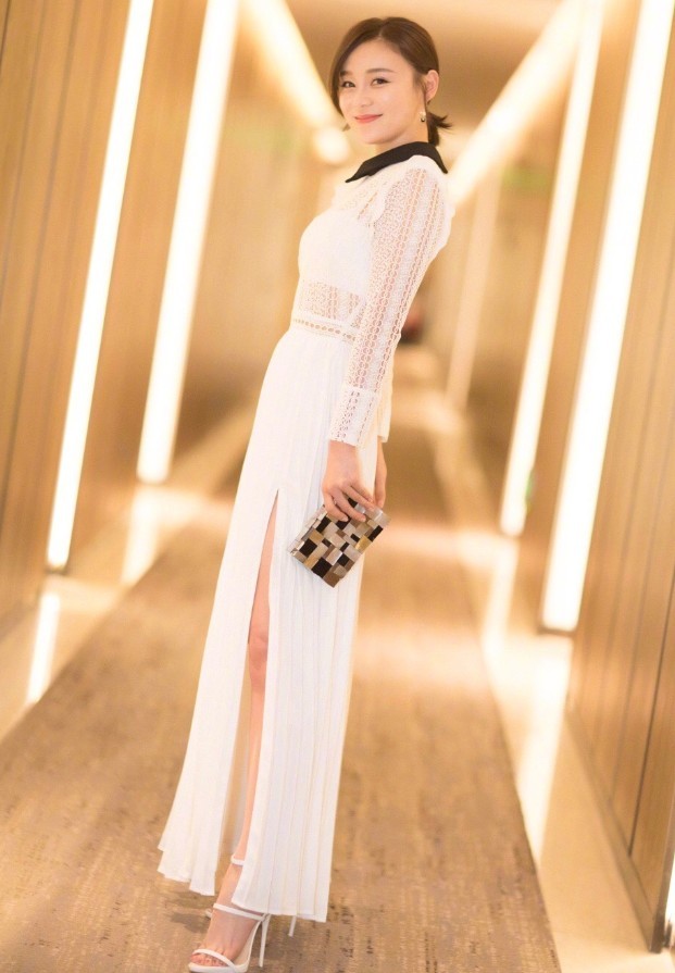 袁姗姗很无奈，想把裤子改成裙子结果失败了，还随便接上一块布！