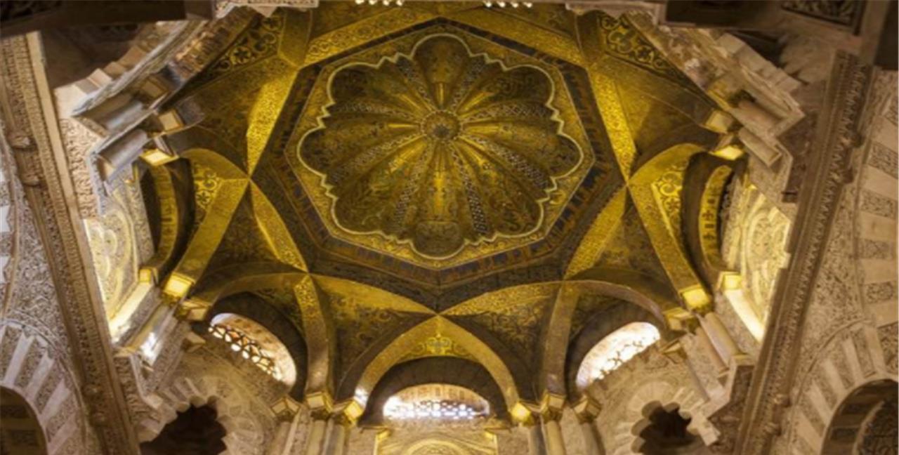 全球最贵建筑: 耗资7000亿可容纳150万人, 已造成111人死亡