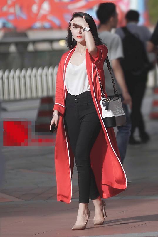 出门穿衣上“档次”的女人们,展现气质的优雅和女人味的风情