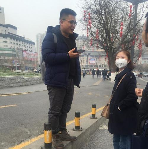 抖火“安定门”的西安女孩,抖友组团来“堵”她,只为目睹真容!