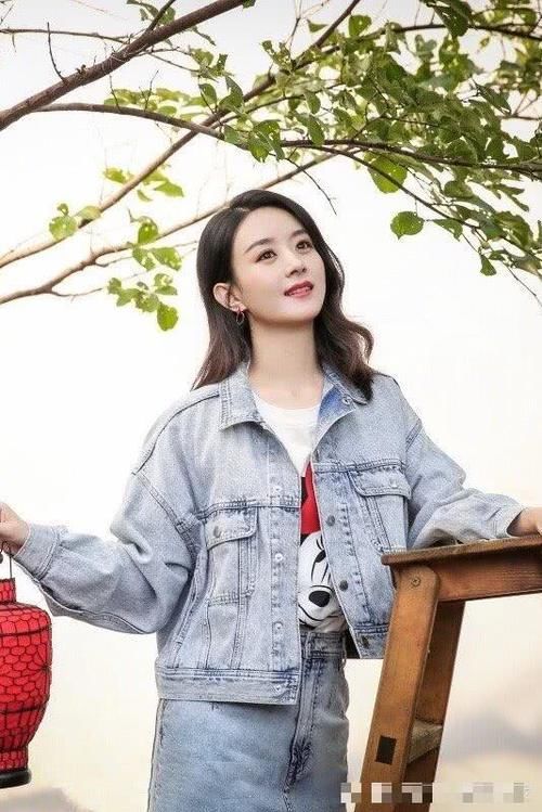 『穿搭』Lisa牛仔外套清爽甜美,杨幂牛仔外套模特身材,赵丽颖可爱温柔