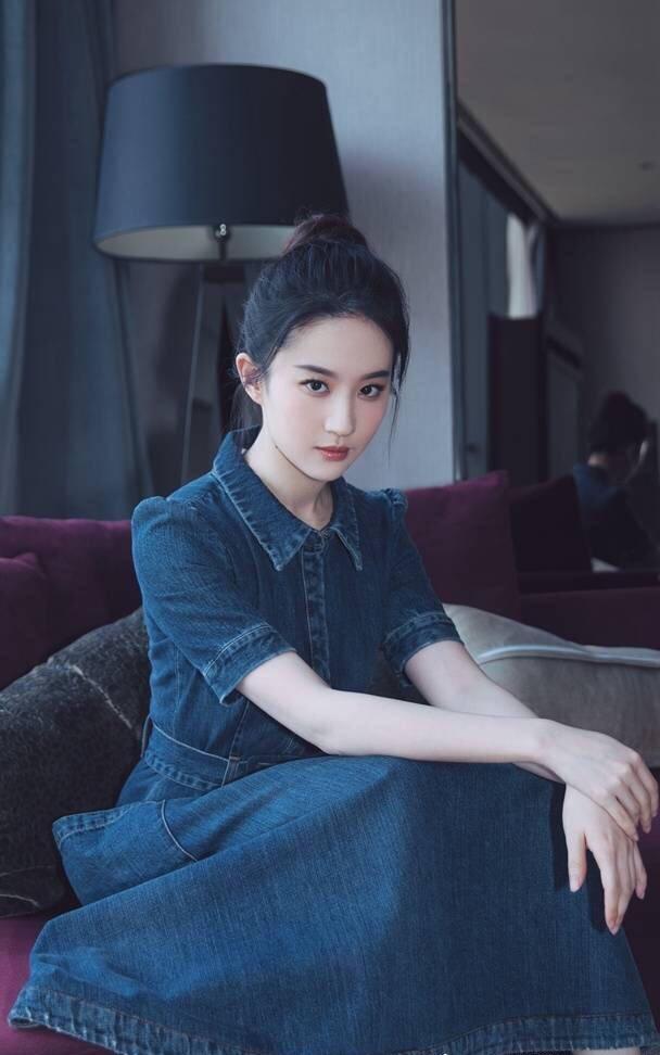 刘亦菲瘦回来了！变成尖下巴的刘天仙穿牛仔裙配丸子头仙气满满！
