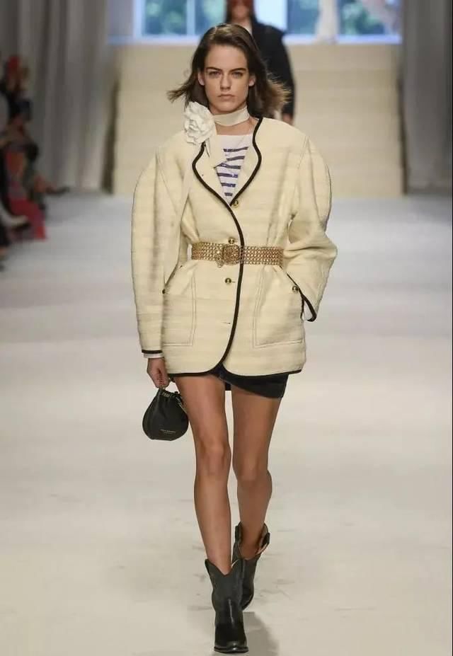  [秀场]2020女装流行趋势：7种秀场设计细节/改良风衣 2021春夏女装核心夹克！