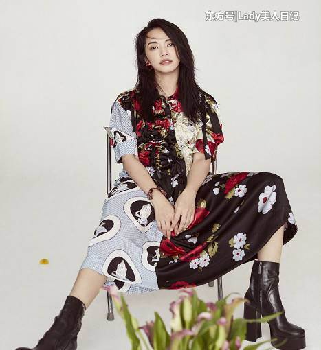 姚晨39岁了依旧美得像小仙女，天鹅绒半裙亮相电影节，真女人味