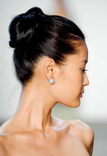 抬起高贵的头 护颈护肤抵御皱纹