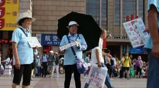 为什么火车站阿姨那么热情，而且住一晚才四五十，其中有何蹊跷？