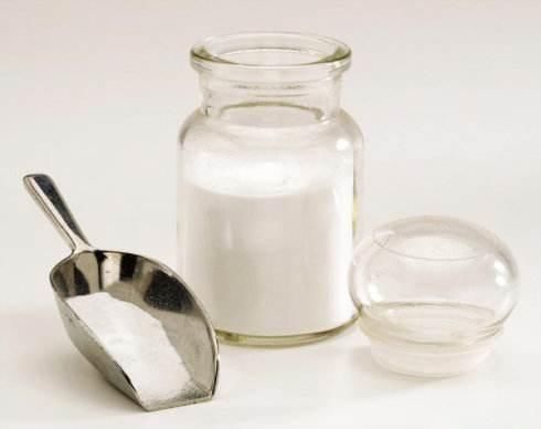 挤鼻子上的“小白点”时，挤出一个白色的长条是什么?