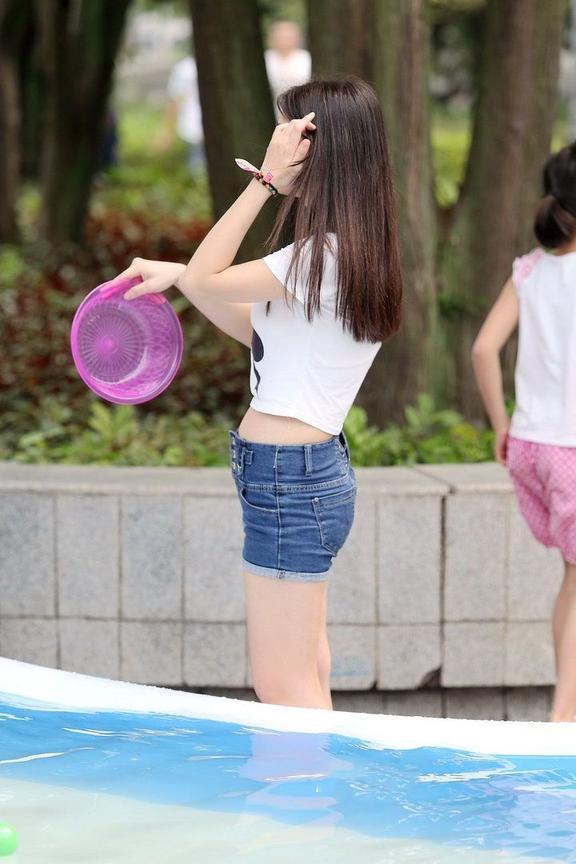 典雅时尚的女孩, 很简单的展现出来