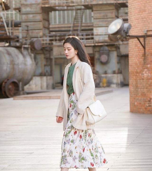  「年春夏」衣服在精不在多,今年春夏备齐这4种基础款,洋气百搭巨有范
