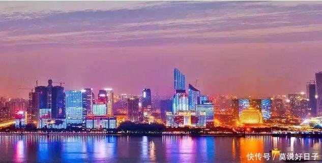 杭州和南京，摩天大楼和人均收入，谁更强