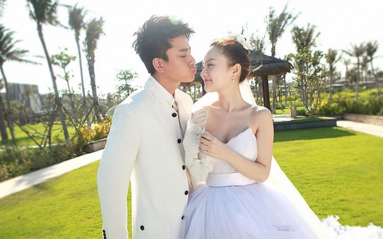 34岁贾乃亮近照,发文直接打破了离婚传言,网友们纷纷表示力挺