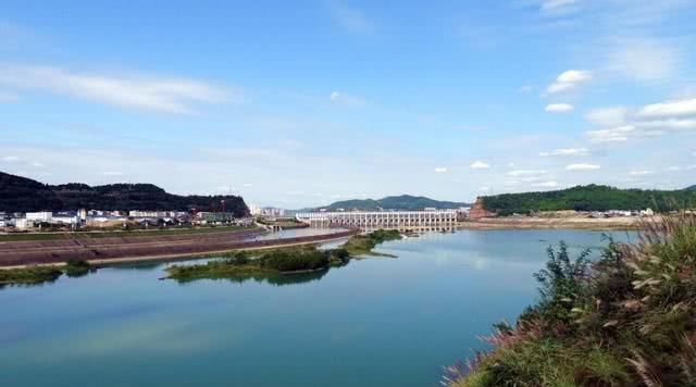 「最悲」四川最悲催的县城,地处三大发达城市中间位置,至今依旧没高铁