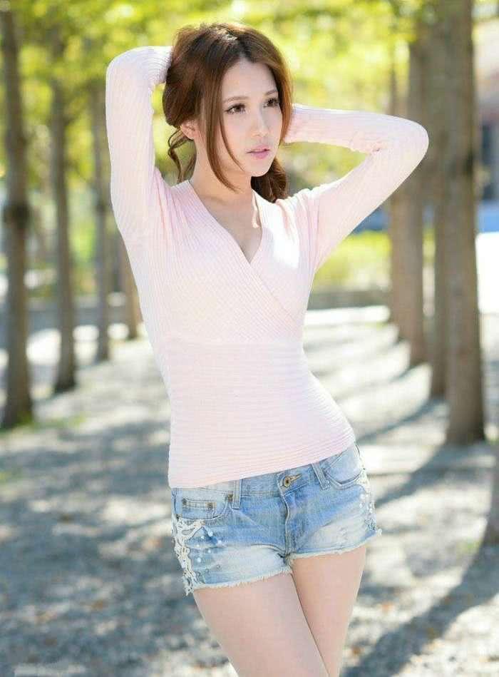 紧身裤上身优雅一点都不显臃肿,时尚又好看打造优雅女神范