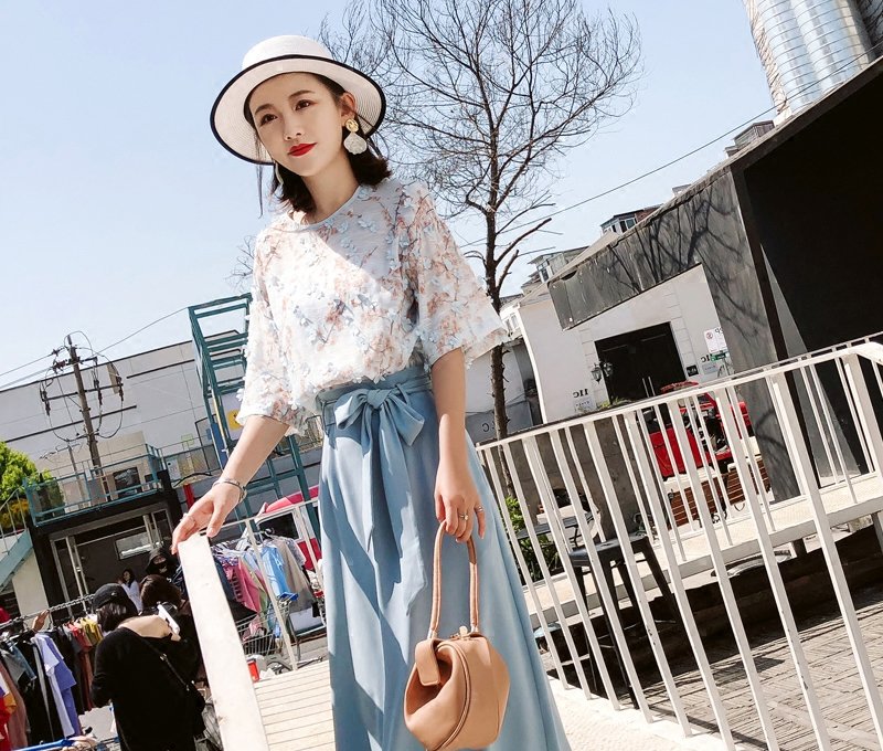 难怪小个子老婆把高跟鞋都扔了!晚晚风装+平鞋,上身既显腿长