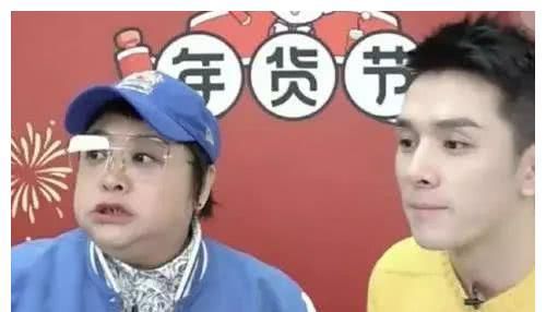  『豪宅』李佳琦2年前面色沧桑蹲地上直播，如今他能买1.3亿豪宅不是没道理