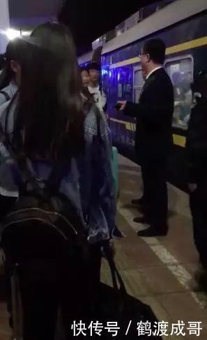 竟被“堵”在火车上，网友：凭什么让守规矩的吃亏！