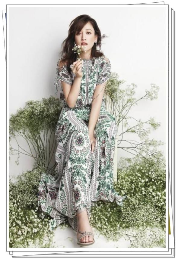 39岁陈乔恩机场穿一件长款白衬衫似路人，网友：可惜了好身材！