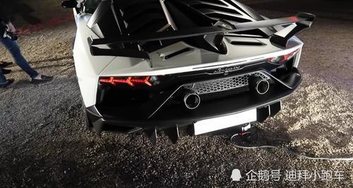 聚会上看到一台兰博基尼，车身印着63，比保时捷GT2RS还快