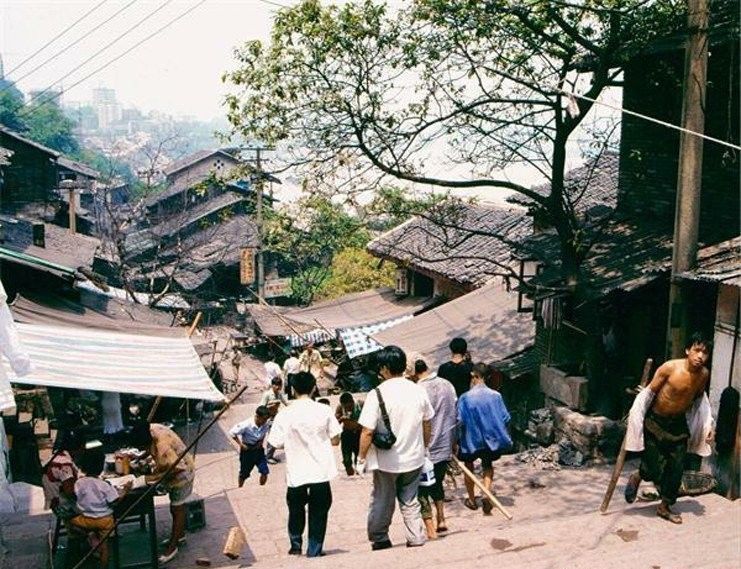 老照片:1994年的山城重庆 光膀子的棒棒军
