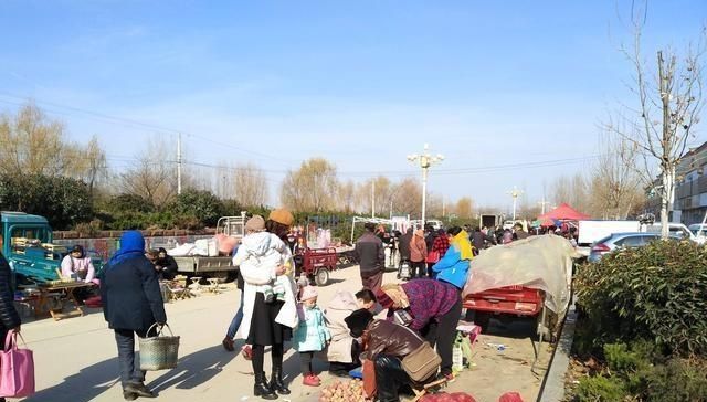  「摊位」农村的大集，你知道吗？很热闹的